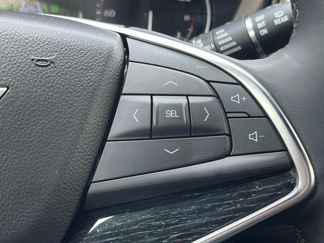Photo of 2025 Crystal White Tricoat Cadillac XT5