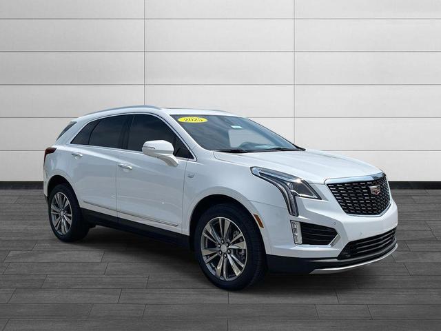 Photo of 2025 Crystal White Tricoat Cadillac XT5