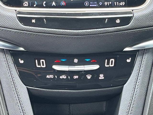 Photo of 2025 Crystal White Tricoat Cadillac XT5