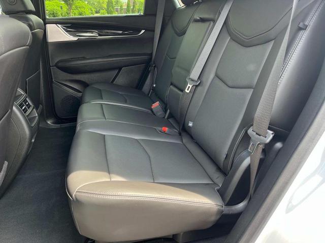 Photo of 2025 Crystal White Tricoat Cadillac XT5
