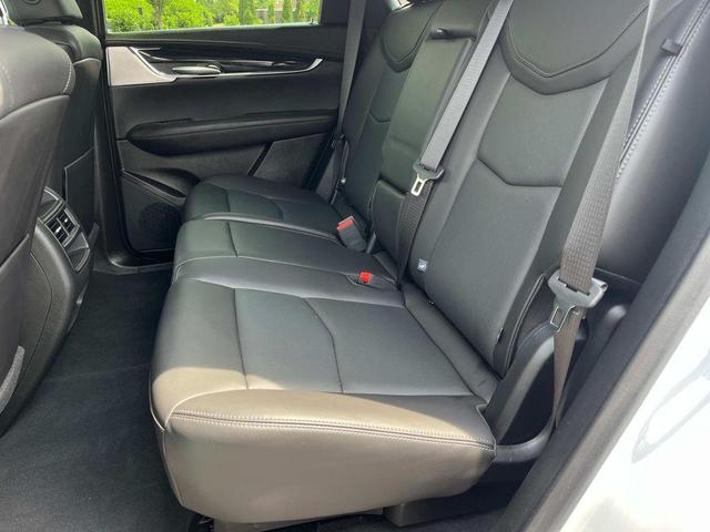 Photo of 2025 Crystal White Tricoat Cadillac XT5