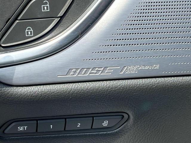 Photo of 2025 Crystal White Tricoat Cadillac XT5