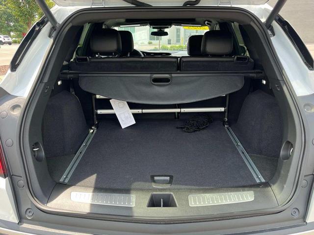 Photo of 2025 Crystal White Tricoat Cadillac XT5