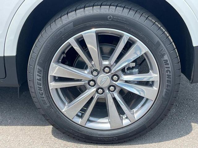 Photo of 2025 Crystal White Tricoat Cadillac XT5