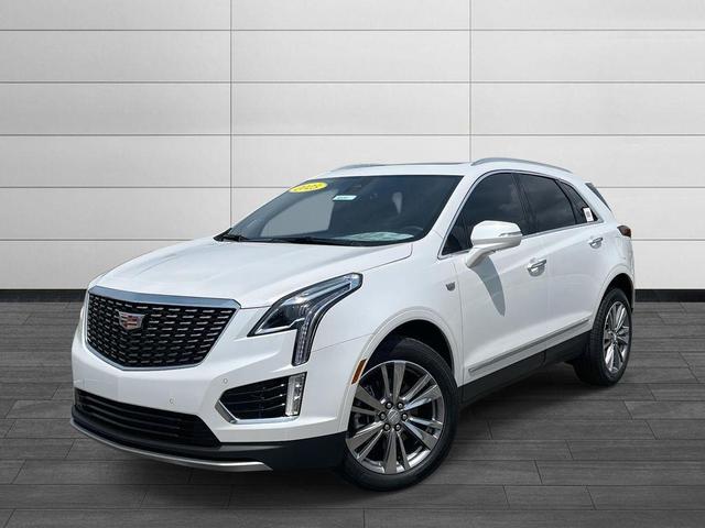 Photo of 2025 Crystal White Tricoat Cadillac XT5