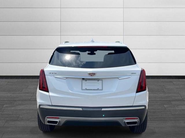 Photo of 2025 Crystal White Tricoat Cadillac XT5