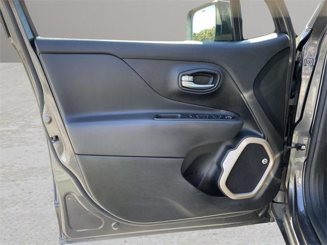 Photo of 2016 Granite Crystal Metallic Clearcoat Jeep Renegade