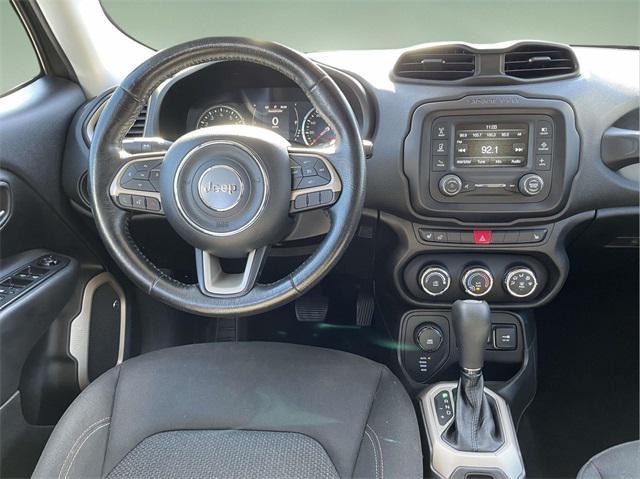 Photo of 2016 Granite Crystal Metallic Clearcoat Jeep Renegade