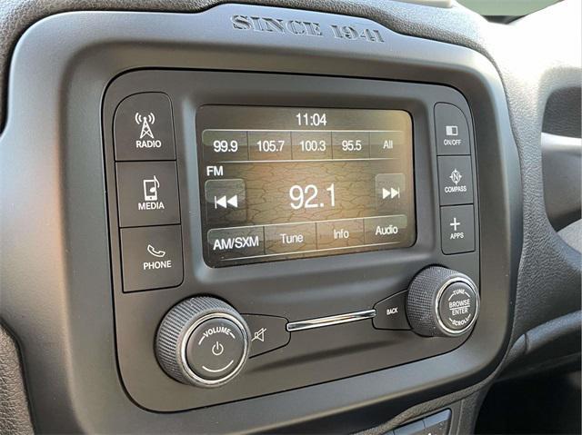 Photo of 2016 Granite Crystal Metallic Clearcoat Jeep Renegade