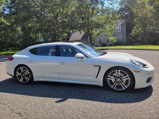 Photo of 2014 White Porsche Panamera