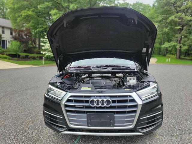 Photo of 2019 Mythos Black Metallic Audi Q5