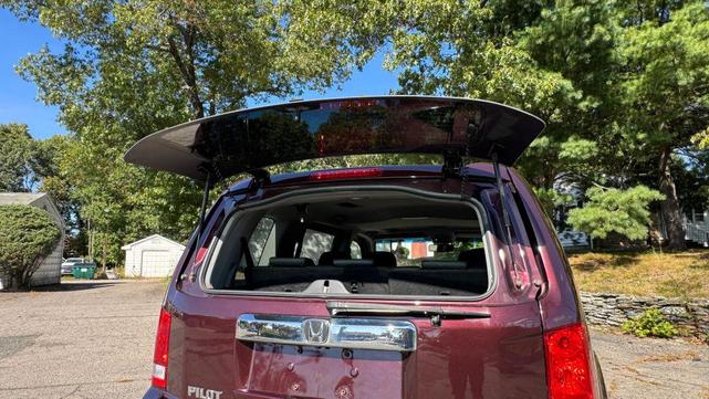 Photo of 2011 Burgundy Honda Pilot
