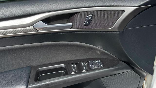 Photo of 2017 Ingot Silver Ford Fusion