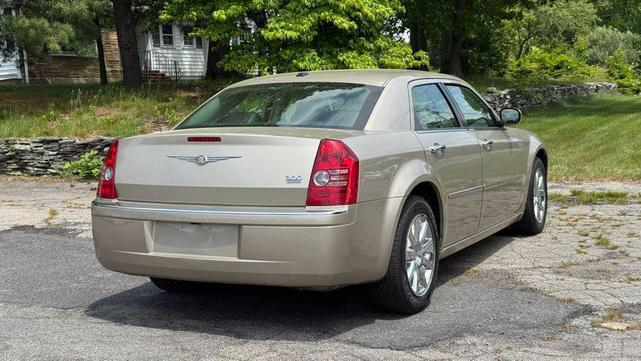 Photo of 2009 Light Sandstone Metallic Clearcoat Chrysler 300