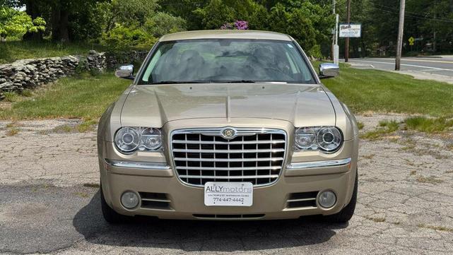Photo of 2009 Light Sandstone Metallic Clearcoat Chrysler 300