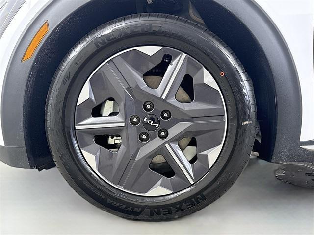 Photo of 2025 Glacier White Pearl Kia EV6