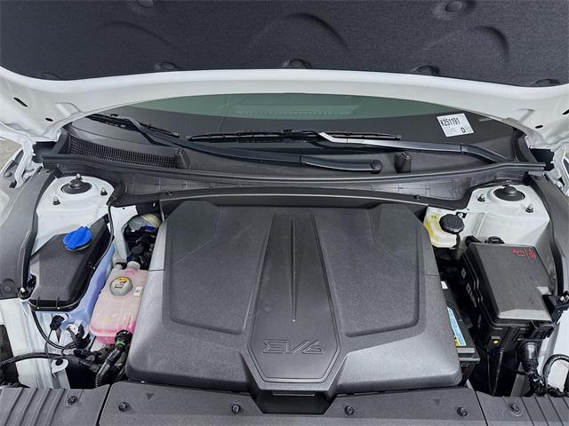 Photo of 2025 Glacier White Pearl Kia EV6