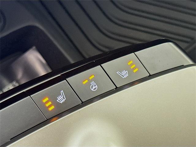 Photo of 2025 Glacier White Pearl Kia EV6