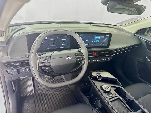 Photo of 2025 Glacier White Pearl Kia EV6