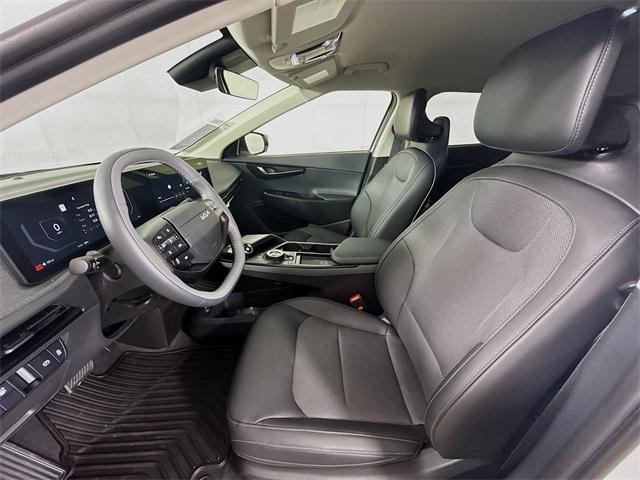 Photo of 2025 Glacier White Pearl Kia EV6