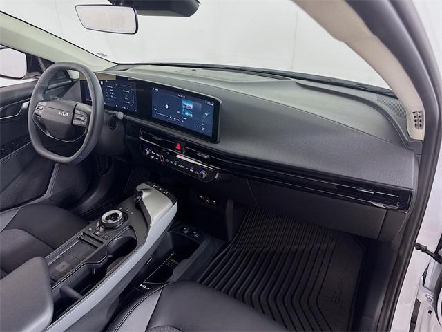Photo of 2025 Glacier White Pearl Kia EV6