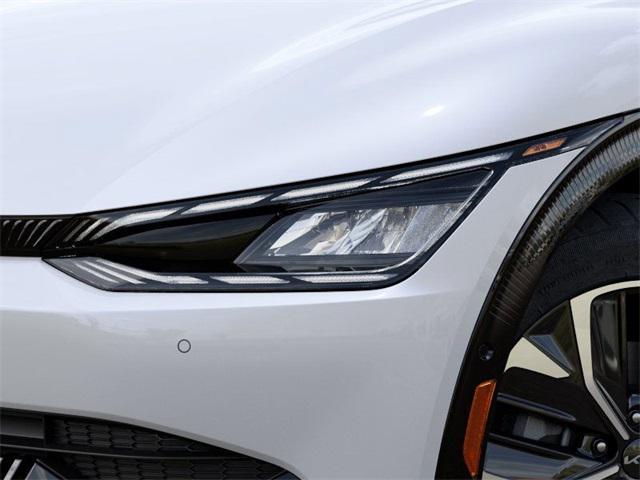 Photo of 2024 Snow White Pearl Kia EV6