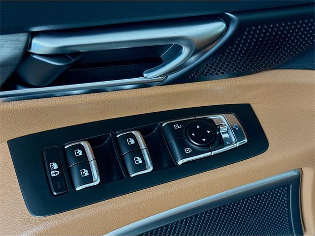 Photo of 2025 Glacial White Pearl Kia Telluride