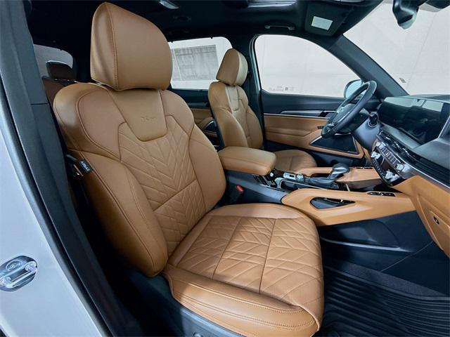 Photo of 2025 Glacial White Pearl Kia Telluride