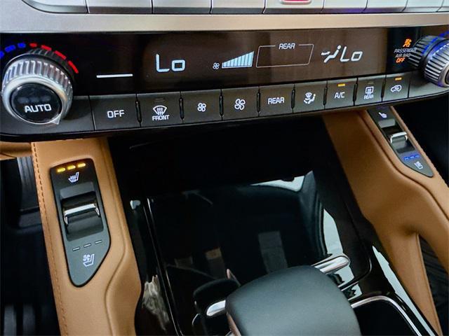 Photo of 2025 Glacial White Pearl Kia Telluride