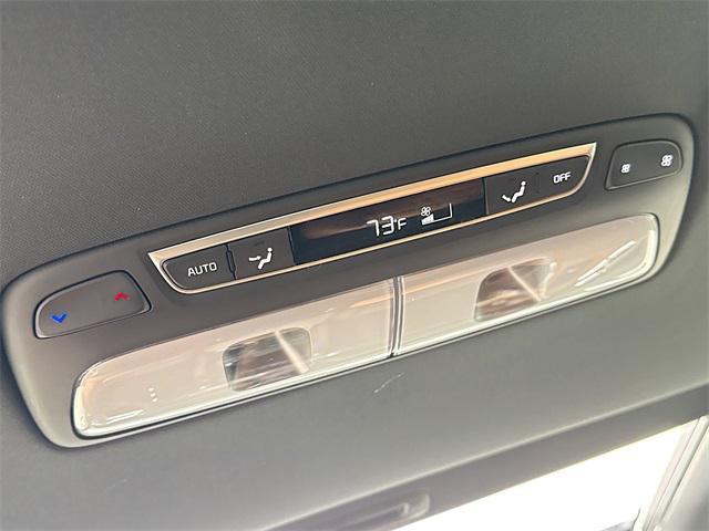 Photo of 2025 Glacial White Pearl Kia Telluride