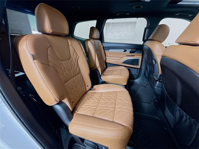 Photo of 2025 Glacial White Pearl Kia Telluride