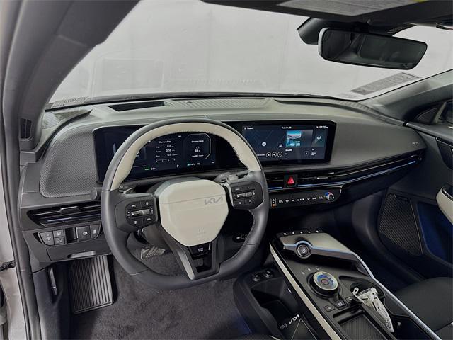 Photo of 2025 Wolf Gray Kia EV6