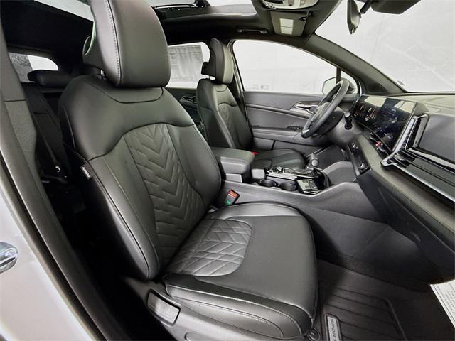 Photo of 2025 Glacial White Pearl Kia Sportage