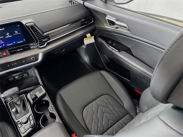 Photo of 2025 Glacial White Pearl Kia Sportage
