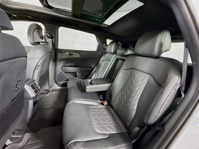 Photo of 2025 Glacial White Pearl Kia Sportage