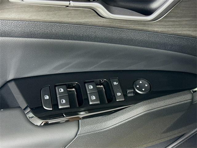 Photo of 2025 Glacial White Pearl Kia Sportage