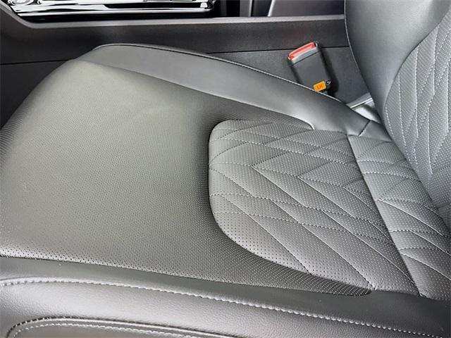 Photo of 2025 Glacial White Pearl Kia Sportage