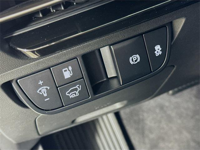 Photo of 2025 White Pearl Kia EV6