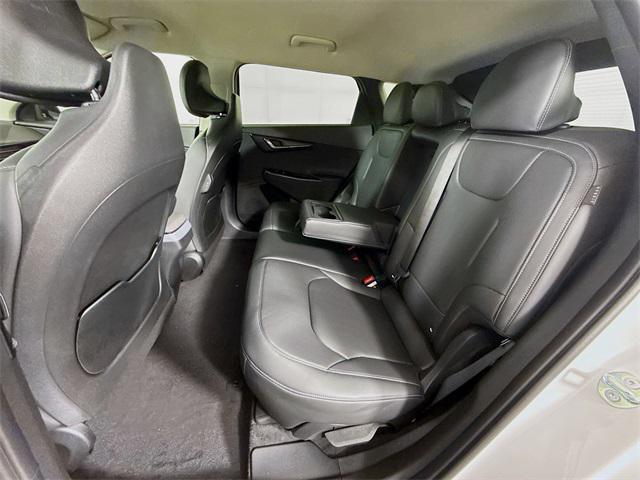 Photo of 2025 White Pearl Kia EV6