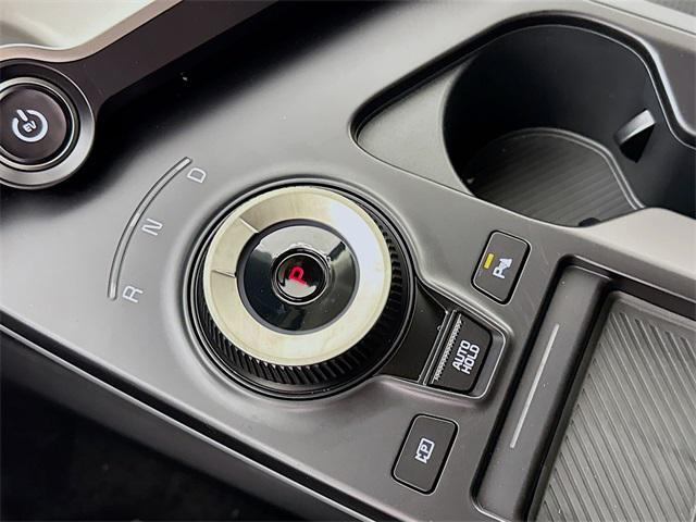 Photo of 2025 White Pearl Kia EV6