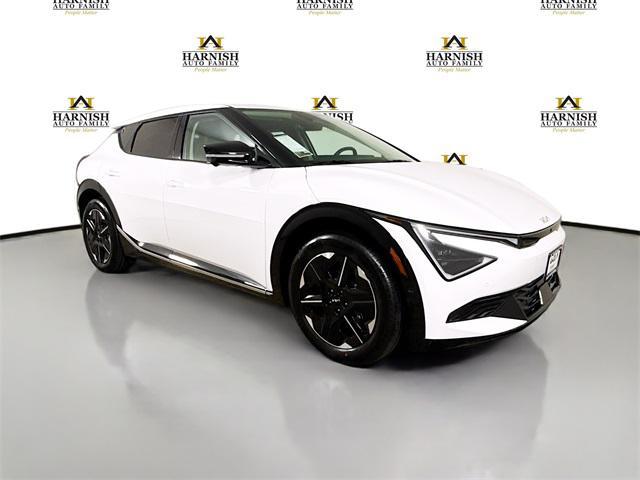 Photo of 2025 White Pearl Kia EV6