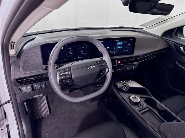 Photo of 2025 White Pearl Kia EV6