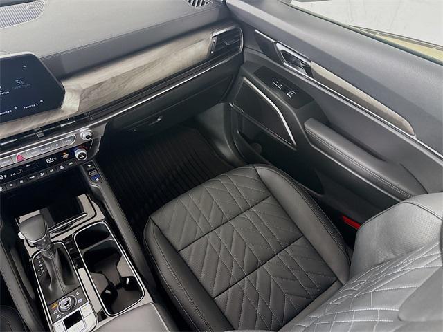 Photo of 2025 Glacial White Pearl Kia Telluride