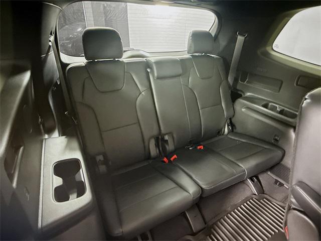 Photo of 2025 Glacial White Pearl Kia Telluride