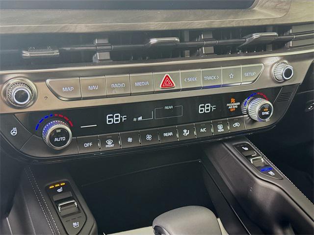 Photo of 2025 Glacial White Pearl Kia Telluride