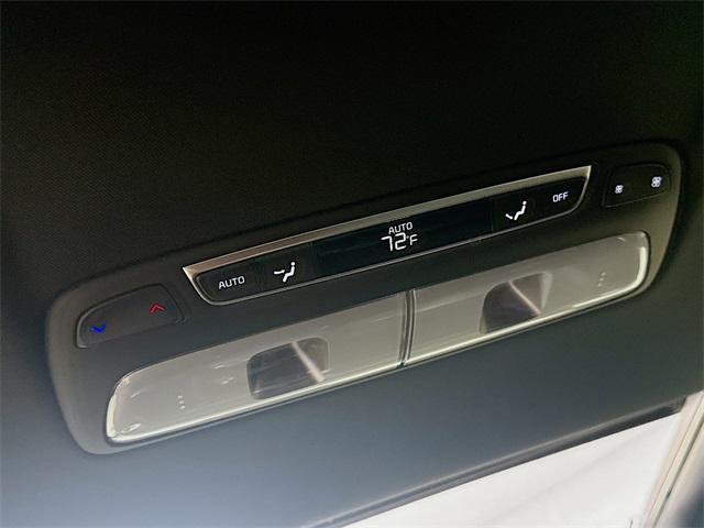 Photo of 2025 Glacial White Pearl Kia Telluride