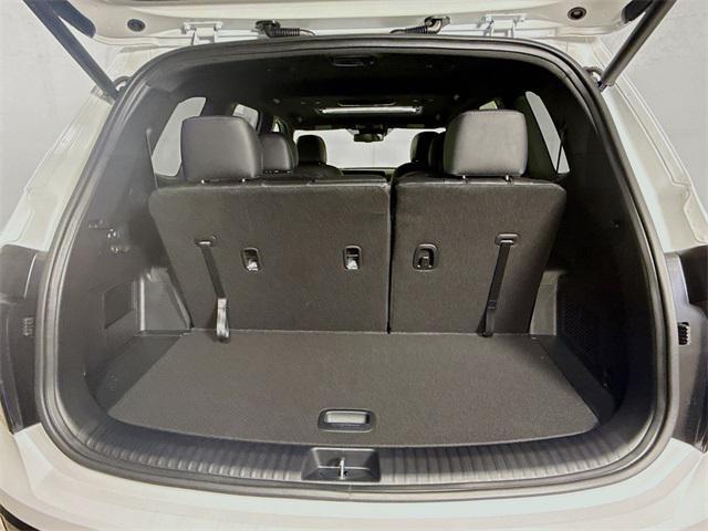 Photo of 2025 Glacial White Pearl Kia Telluride
