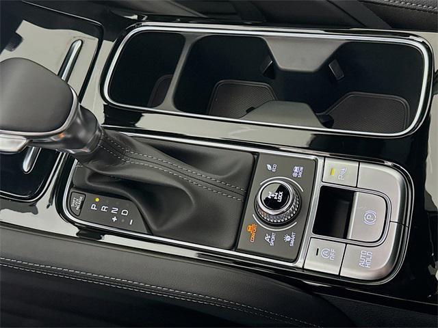 Photo of 2025 Glacial White Pearl Kia Telluride
