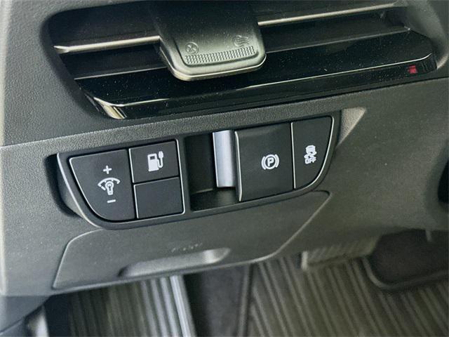 Photo of 2025 Glacier White Pearl Kia EV6