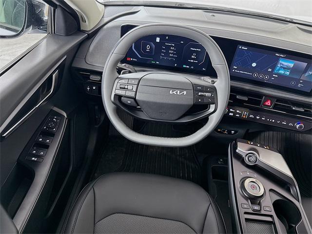 Photo of 2025 Glacier White Pearl Kia EV6